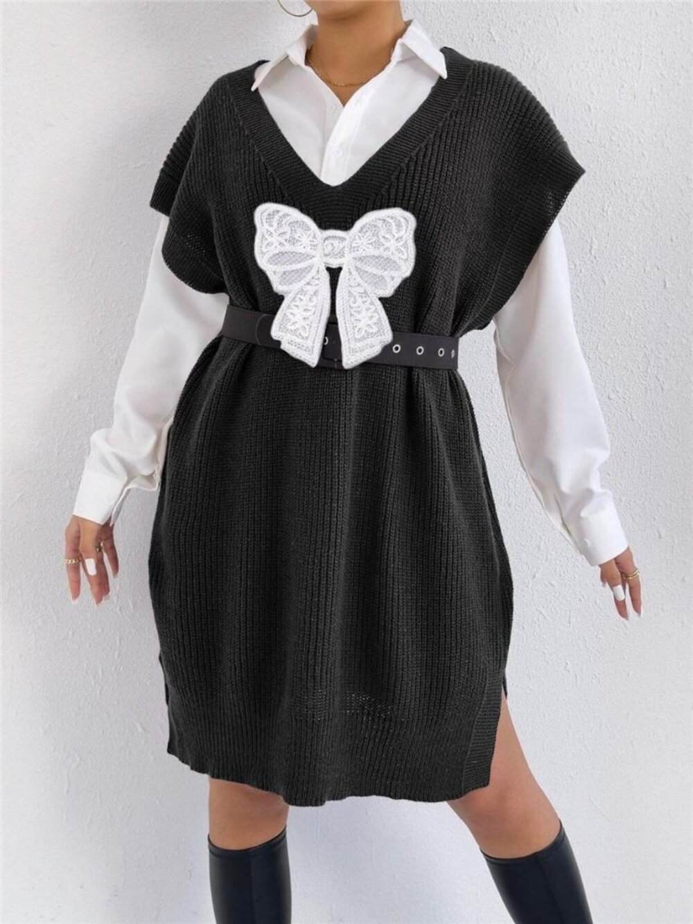 Embroidered Bow V-Neck Sweater Vest